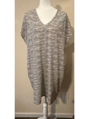 Title Nine Hiolani T-Shirt Dress V Neck Dri- Release White Black Striped XL